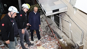 Başkan Büyükgöz enkaz bölgesinden bir an olsun ayrılmıyor!