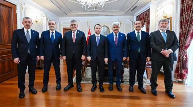 AK Parti Kocaeli'nin kurmayları Bakan Gürlek'e gitti!