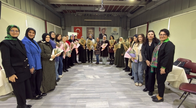 Gölcük’te kadınlar çiçek tanzimiyle sanatla buluştu