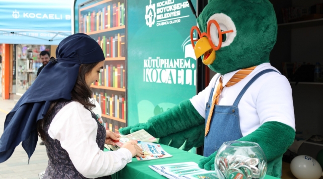 Roman kahramanları İzmit sokaklarına indi