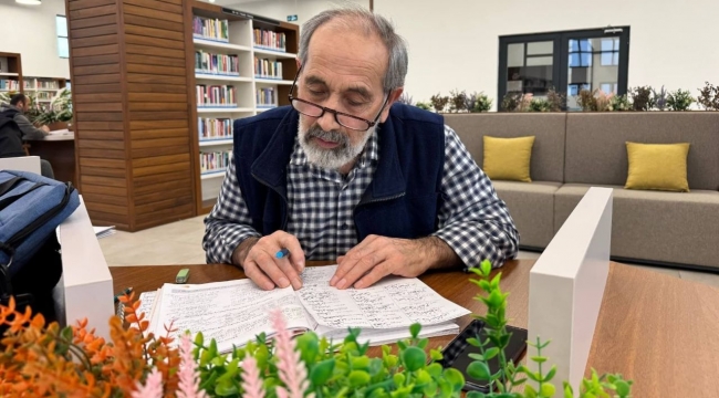 Büyükşehir kütüphanelerine her yaştan ilgi! Tuğran amca 68 yaşında Arapça öğreniyor