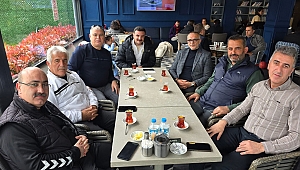 Eski dostlar aynı masada!
