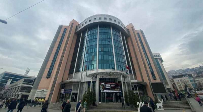 İzmit Belediyesi taksi durağı, işyeri, spor tesisi ve otoparkları ihaleyle kiraladı